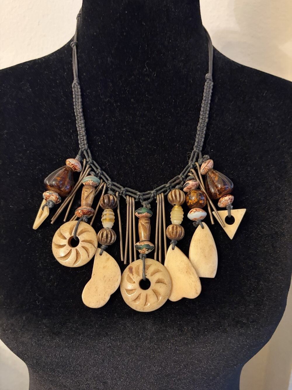 Beautiful Vintage African Style Tribal Necklace Approx 22 Inches Long.